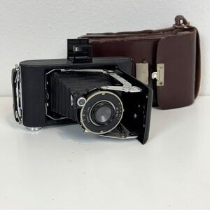 Vintage Kodak Vigilant Junior Six-20 Folding Film Camera & Leather Case 40s